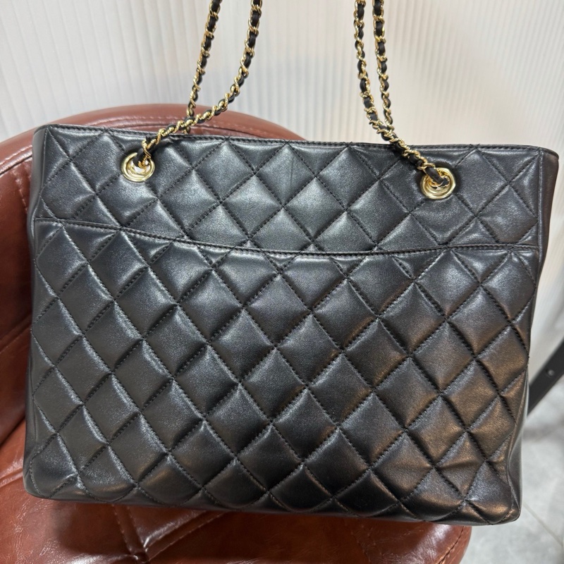 CHANEL 香奈兒 24K 新款GST 托特鏈條包 黑金菱格紋羊皮-6