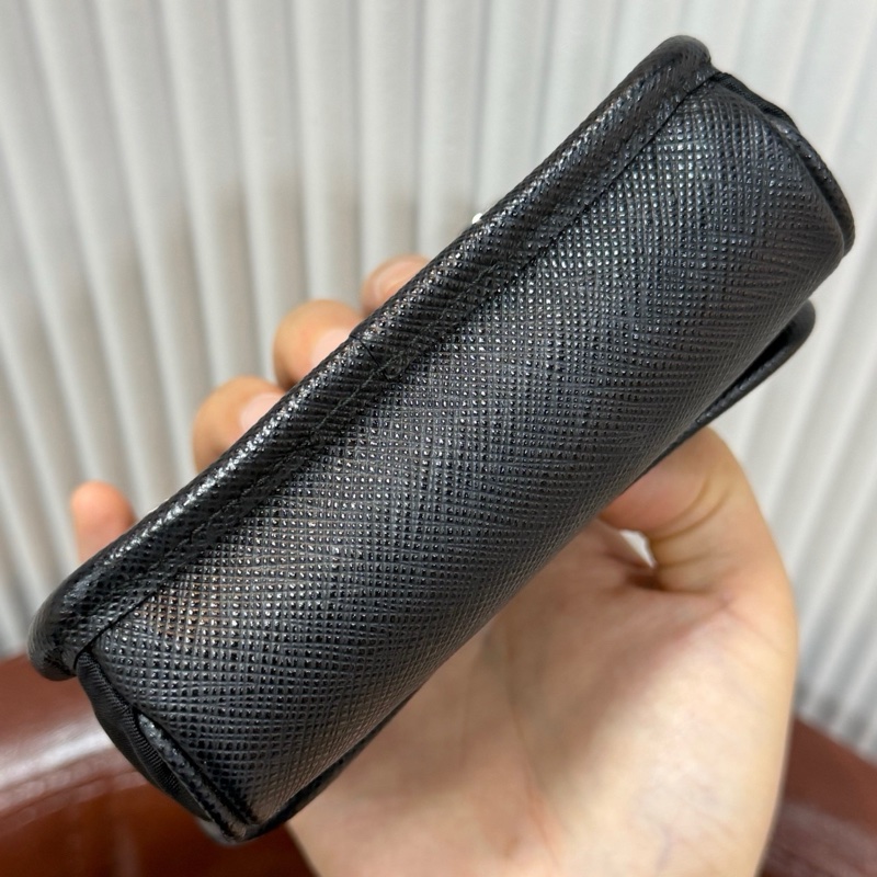 PRADA 普拉達 Re-Nylon mini 手拿斜挎耳機郵差包/零錢包/腰包 Saffiano-6
