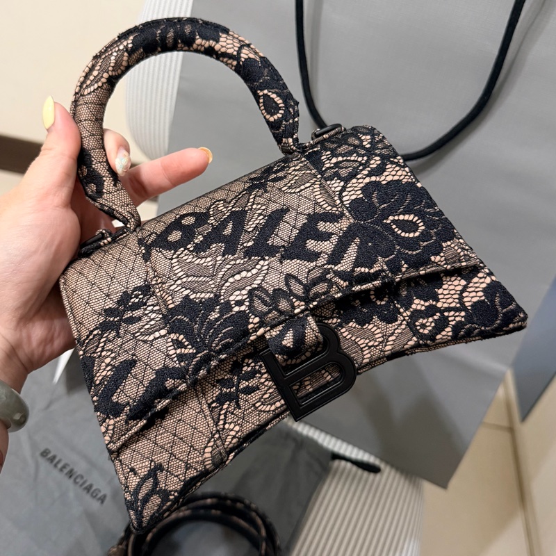 全配 台灣購入Balenciaga（巴黎世家）Hourglass XS（沙漏包）黑裸雙色刺繡蕾絲款-2