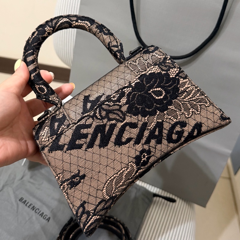 全配 台灣購入Balenciaga（巴黎世家）Hourglass XS（沙漏包）黑裸雙色刺繡蕾絲款-3