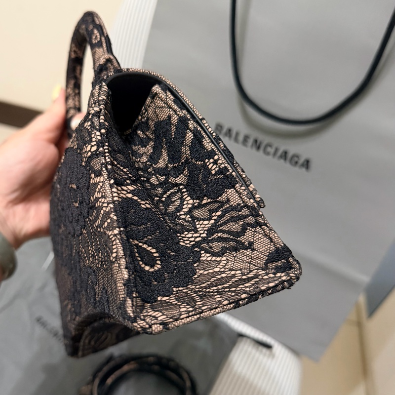 全配 台灣購入Balenciaga（巴黎世家）Hourglass XS（沙漏包）黑裸雙色刺繡蕾絲款-4