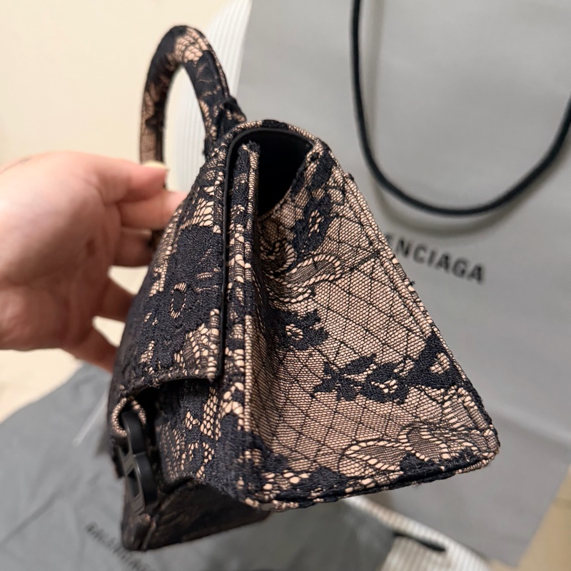 全配 台灣購入Balenciaga（巴黎世家）Hourglass XS（沙漏包）黑裸雙色刺繡蕾絲款-5