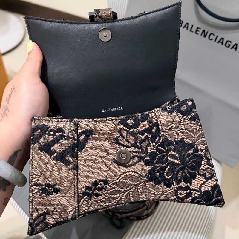 全配 台灣購入Balenciaga（巴黎世家）Hourglass XS（沙漏包）黑裸雙色刺繡蕾絲款-8