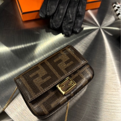 超便宜🌟Fendi 超迷你肩背卡包/耳機包｜Classic Trend CT精品｜台北東區實體