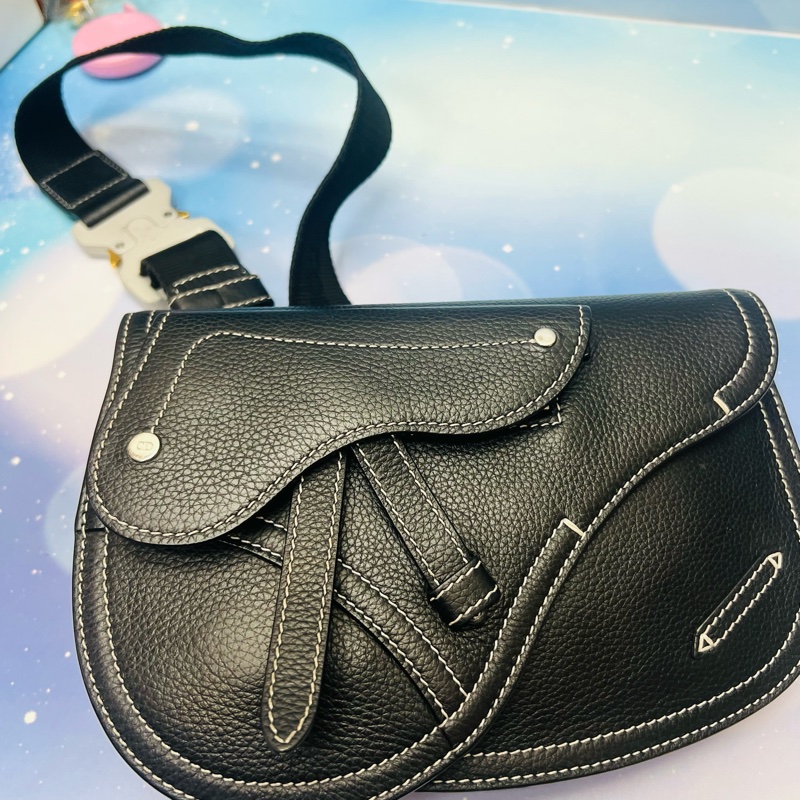 Dior 斜背包-11