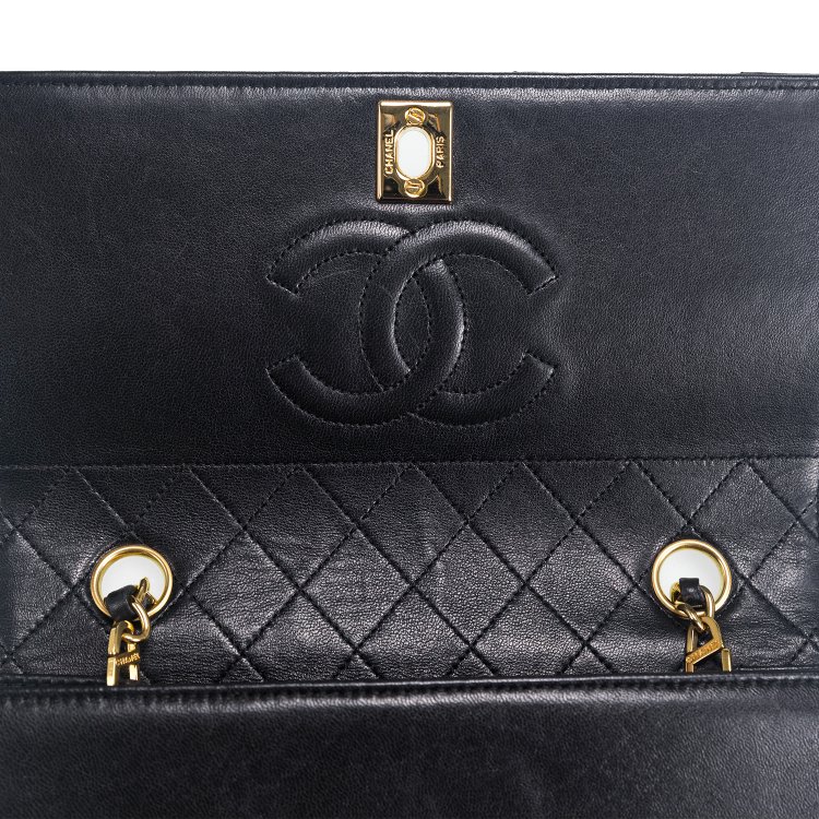 C001 Chanel 梯形黑金翻蓋腋下包-24