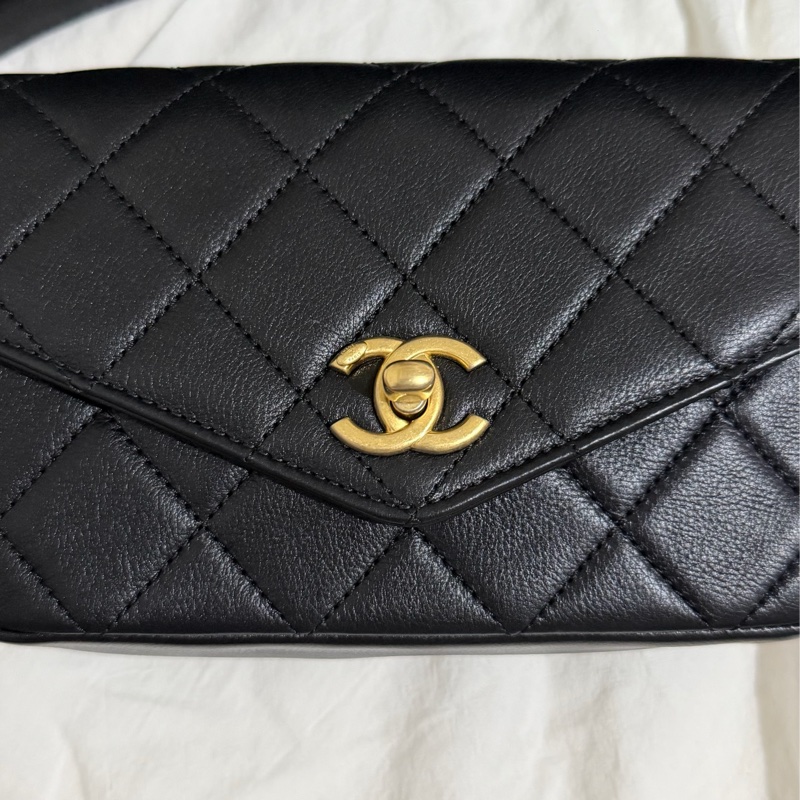 Chanel 限量絕版腰包-2