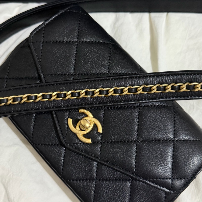 Chanel 限量絕版腰包-7