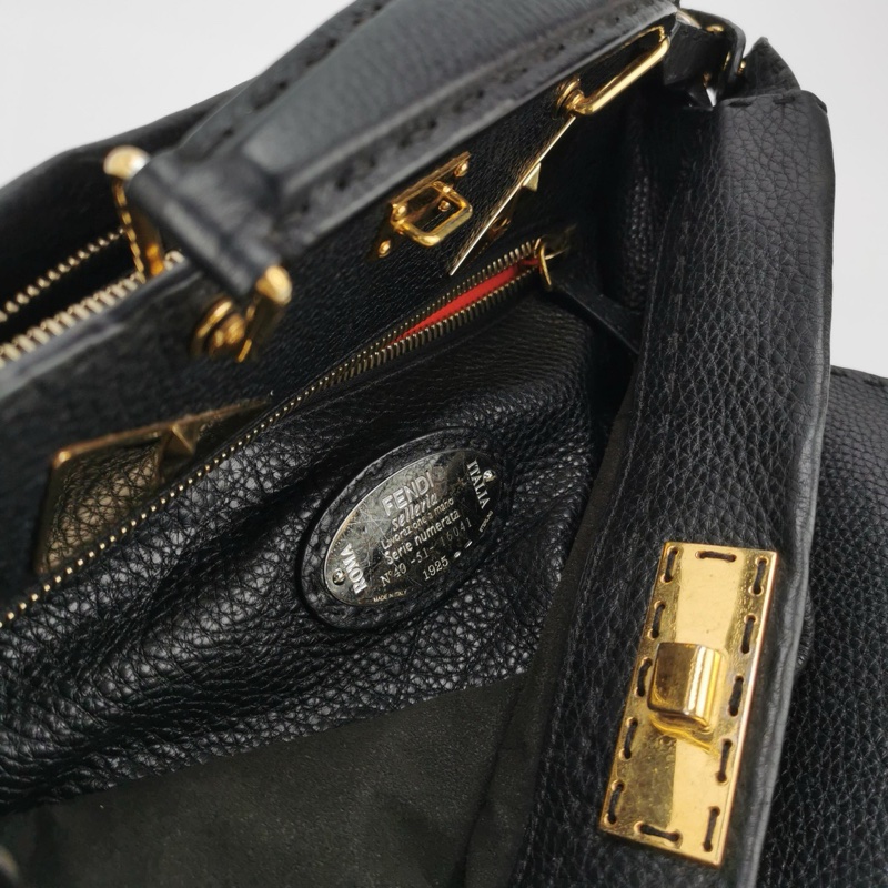 Fendi Peekaboo躲貓貓牛皮小惡魔圖案扭鎖斜挎包單肩包-7