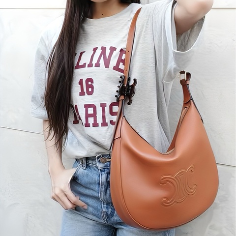 Lisa 愛用款✨Celine 焦糖浮雕凱旋門 Hobo 超難找🤩