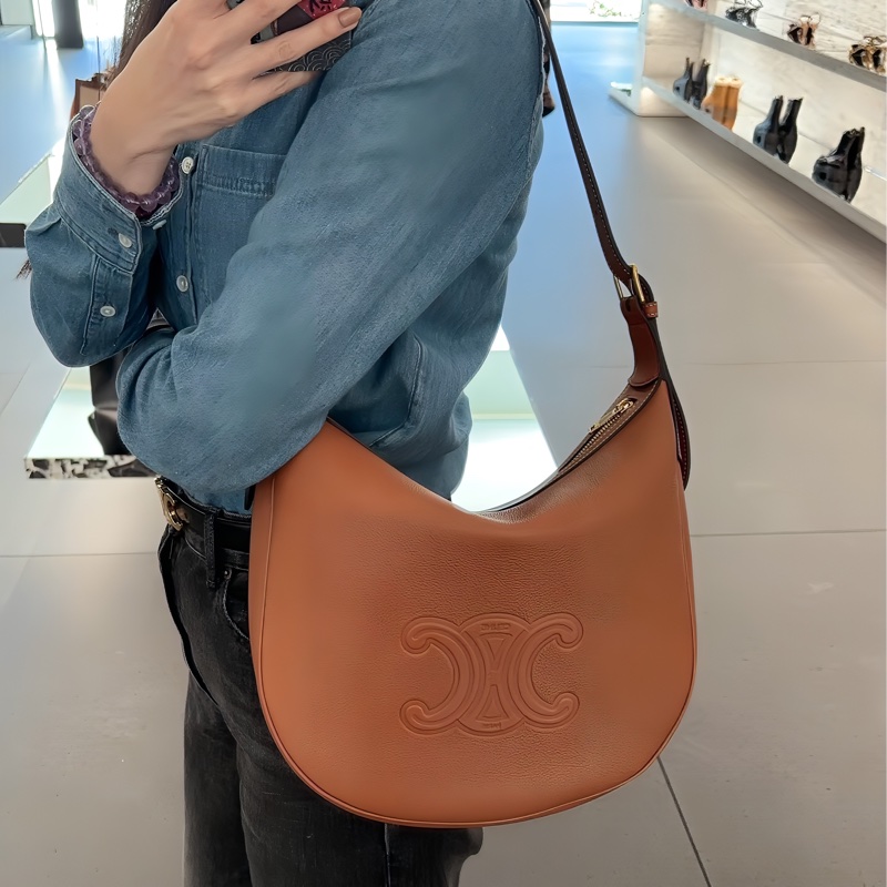 Lisa 愛用款✨Celine 焦糖浮雕凱旋門 Hobo 超難找🤩-2