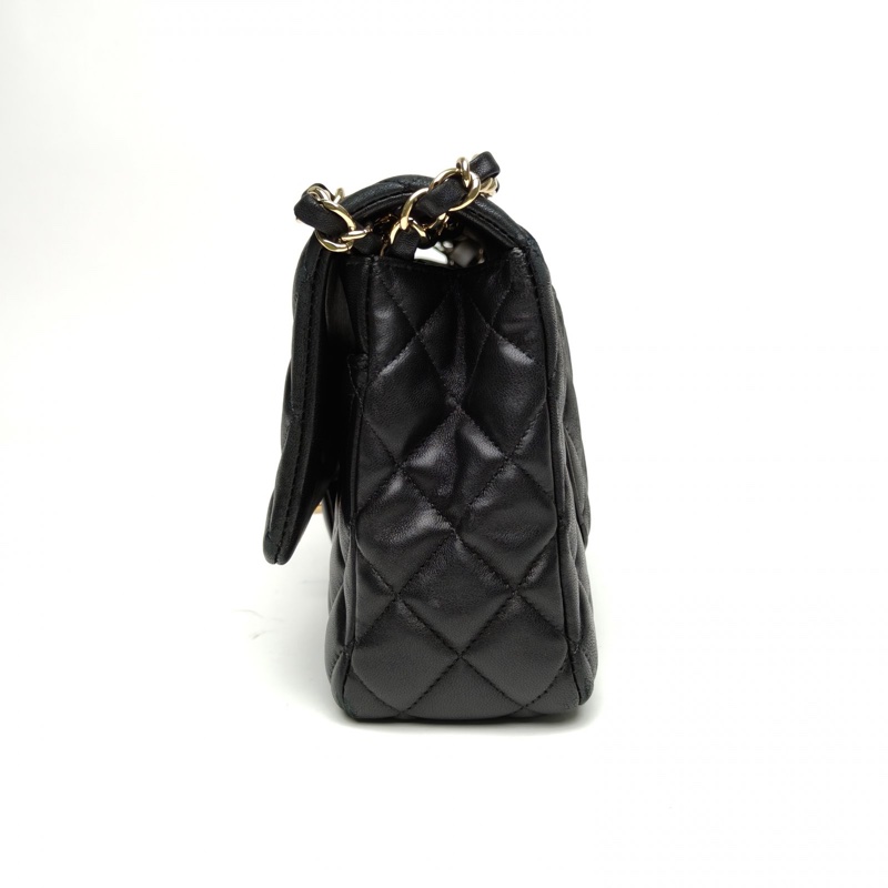 CHANEL CF口蓋包中號黑色羊皮19開金扣情人節系列肩背包-1