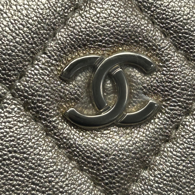 CHANEL 金色羊皮羊皮鐳射標子母耳機包圓餅包-3