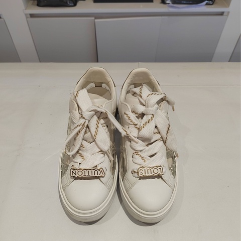 98新Louis Vuitton路易威登 Time Out滿logo透明浮雕老花sneaker運動鞋34.5碼 可以搭配各種彩色襪子