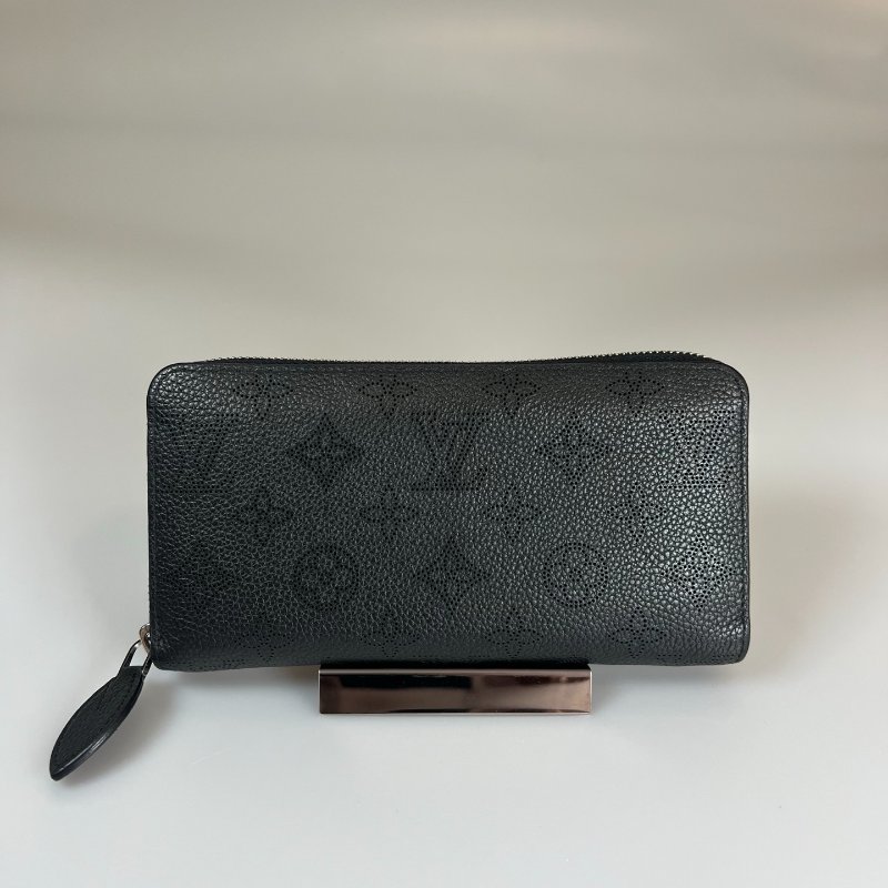 LV M61867/晶片款 黑Mahinaㄇ拉長夾-0