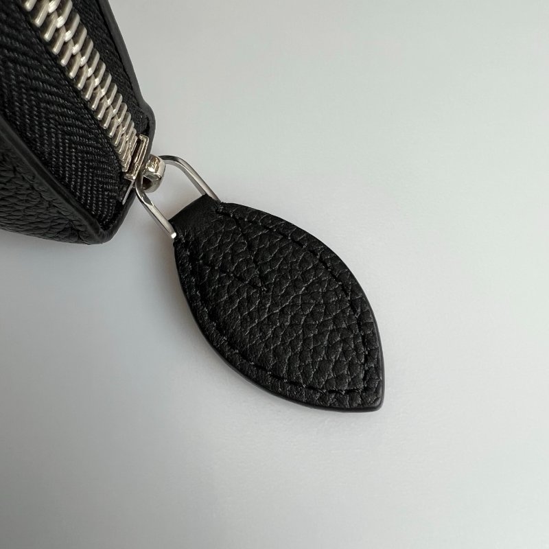 LV M61867/晶片款 黑Mahinaㄇ拉長夾-9