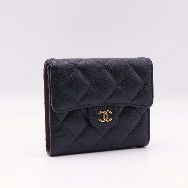 CHANEL 經典口蓋三折短夾 - 黑金-3