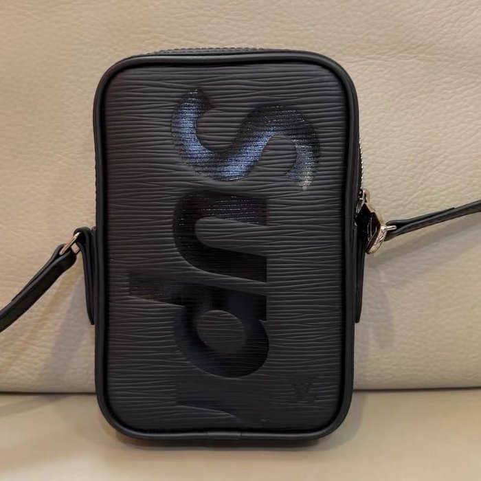 LV*Supreme 17年聯名水波紋 小號相機包11.5*17*4.5cm 98新配件塵袋-2