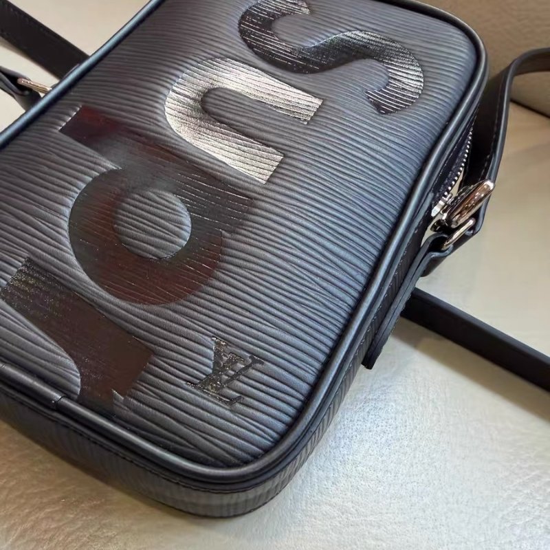 LV*Supreme 17年聯名水波紋 小號相機包11.5*17*4.5cm 98新配件塵袋-6