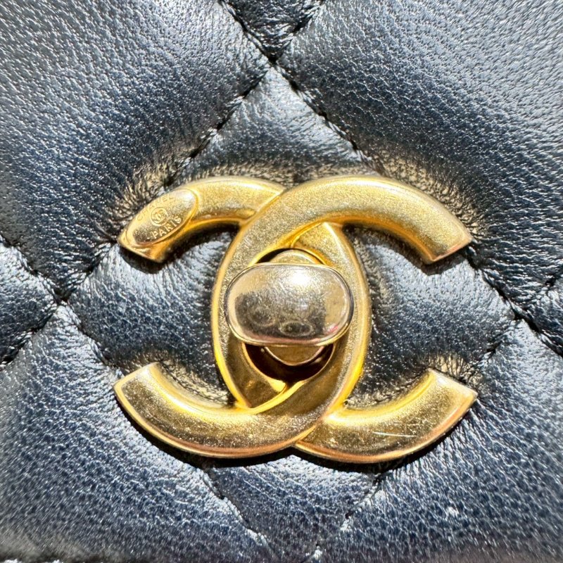 CHANEL 經典小羊皮金球WOC 晶片款-1