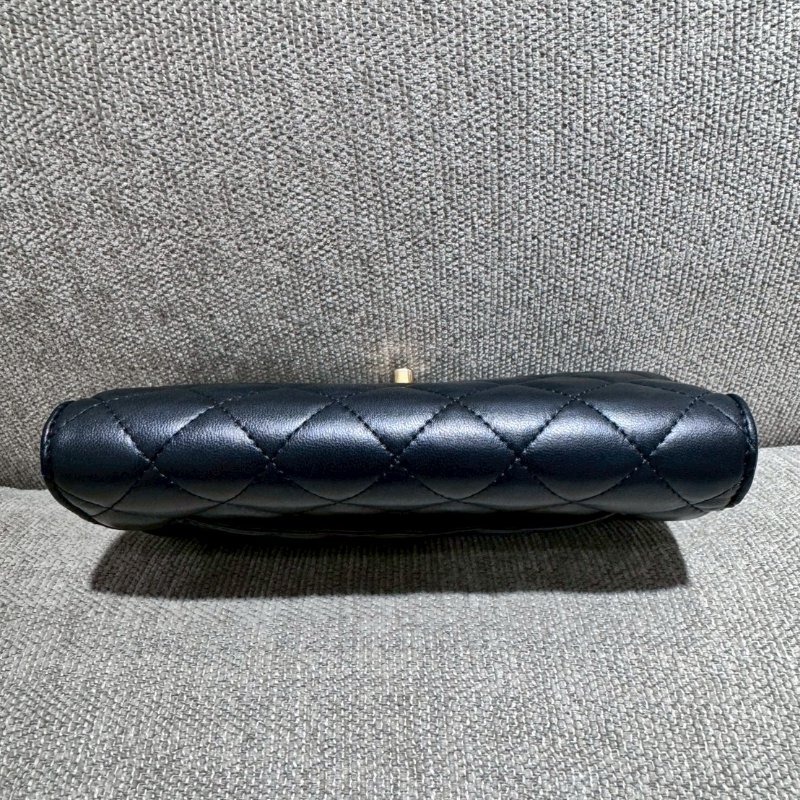 CHANEL 經典小羊皮金球WOC 晶片款-4