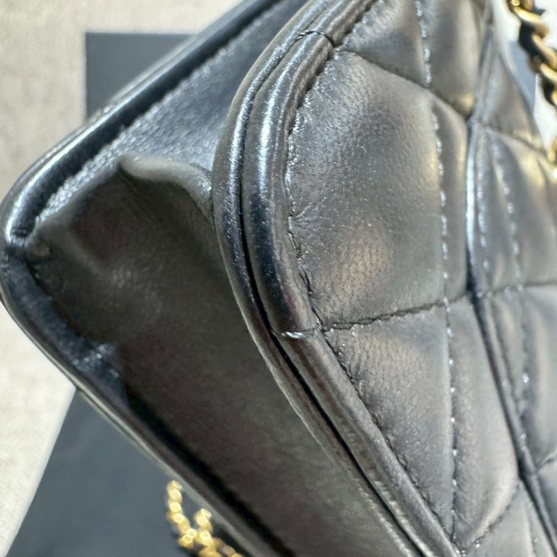 CHANEL 經典小羊皮金球WOC 晶片款-11