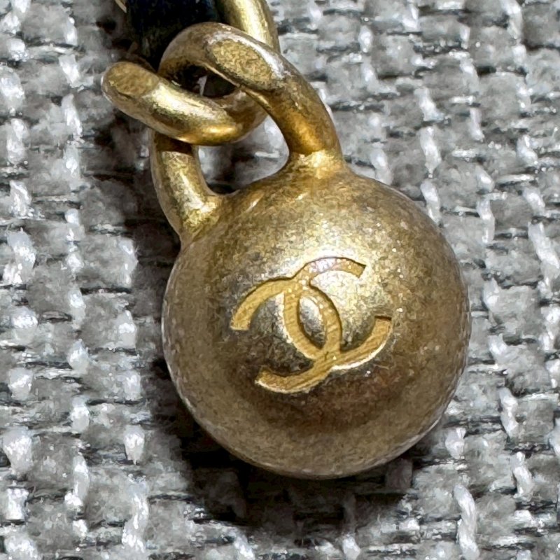 CHANEL 經典小羊皮金球WOC 晶片款-17