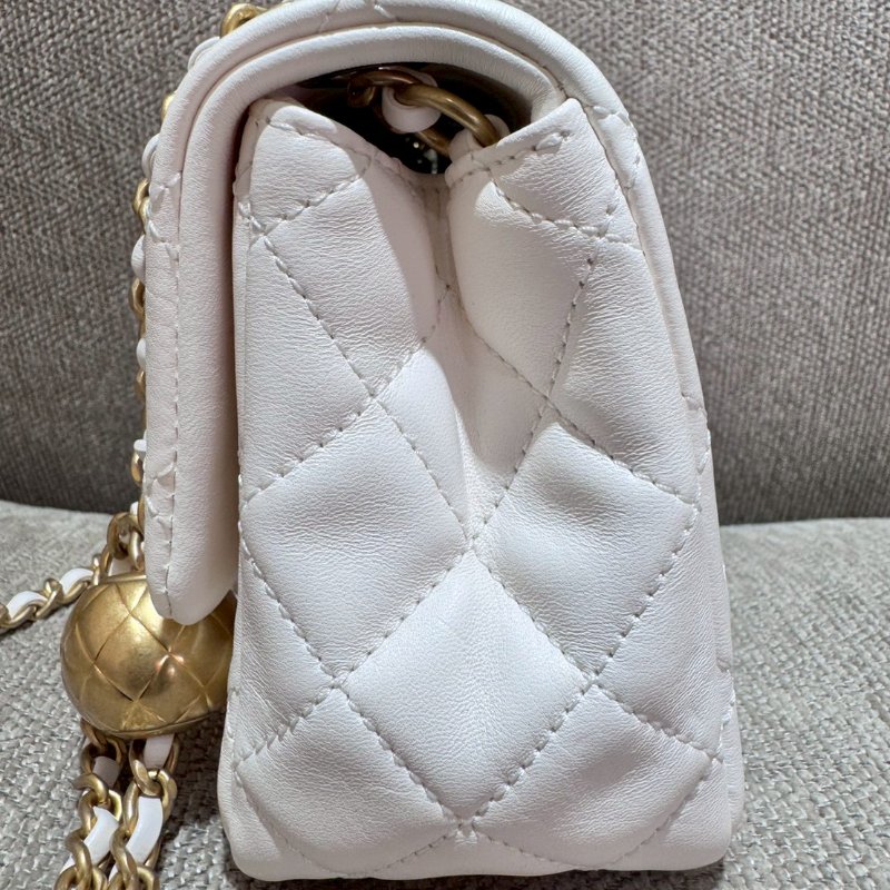 CHANEL 金球白色方胖晶片款-5