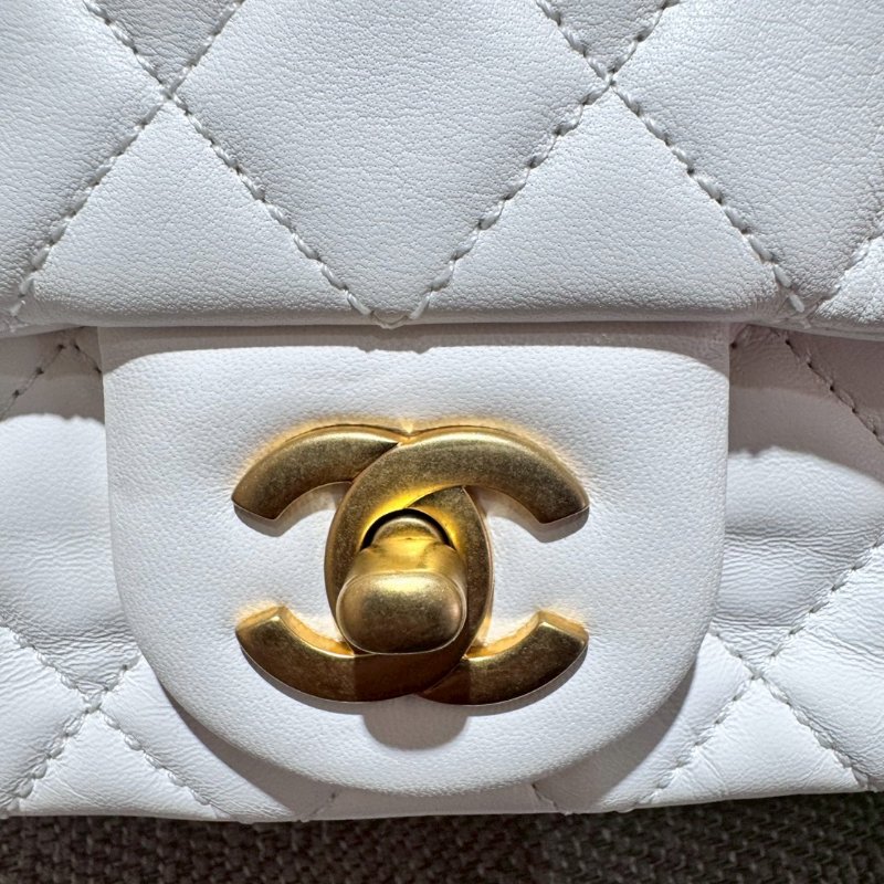 CHANEL 金球白色方胖晶片款-6
