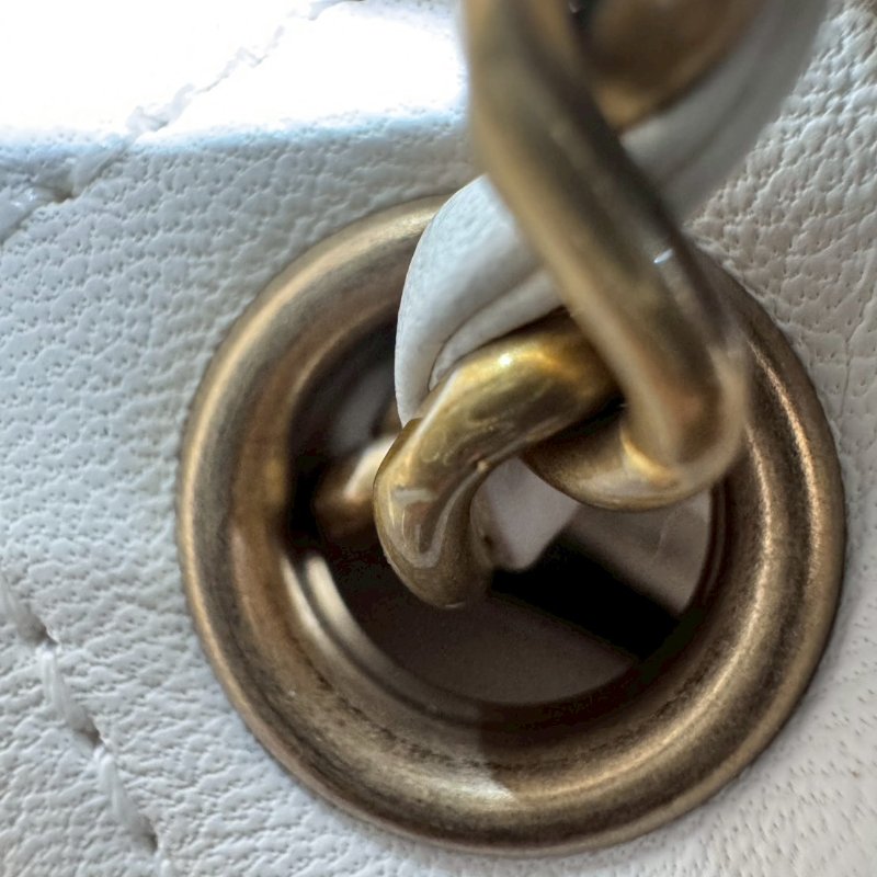 CHANEL 金球白色方胖晶片款-12