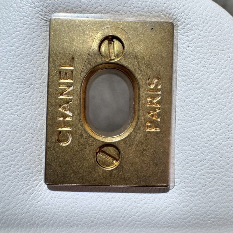 CHANEL 金球白色方胖晶片款-19