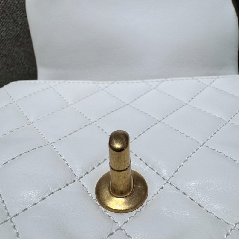 CHANEL 金球白色方胖晶片款-20