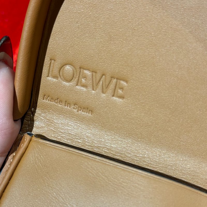 🌟 LOEWE 經典小口蓋牛皮斜跨包 / 鍊帶長夾 WOC-5