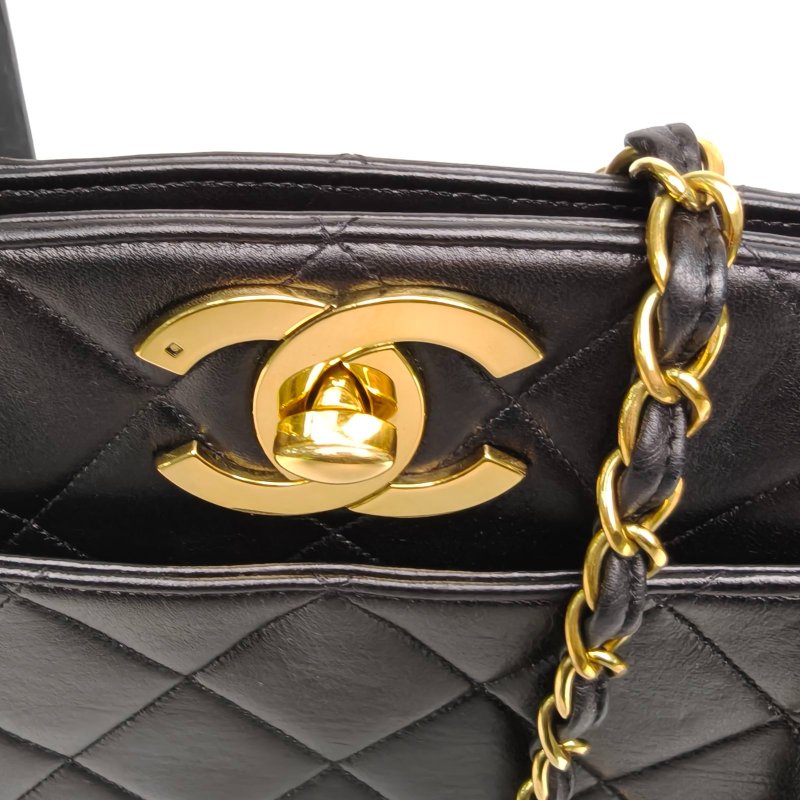 CHANEL 黑色羊皮3開金扣中古黑金貝嫂扣托特包-4