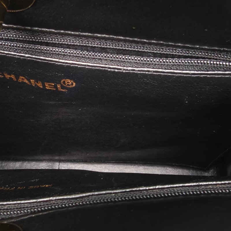 CHANEL 黑色羊皮3開金扣中古黑金貝嫂扣托特包-5