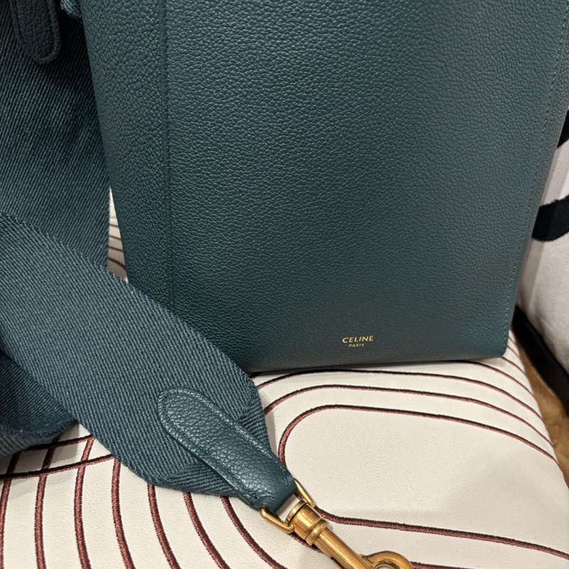 CELINE SANGLE small calfskin Shoulder Bag Green-2