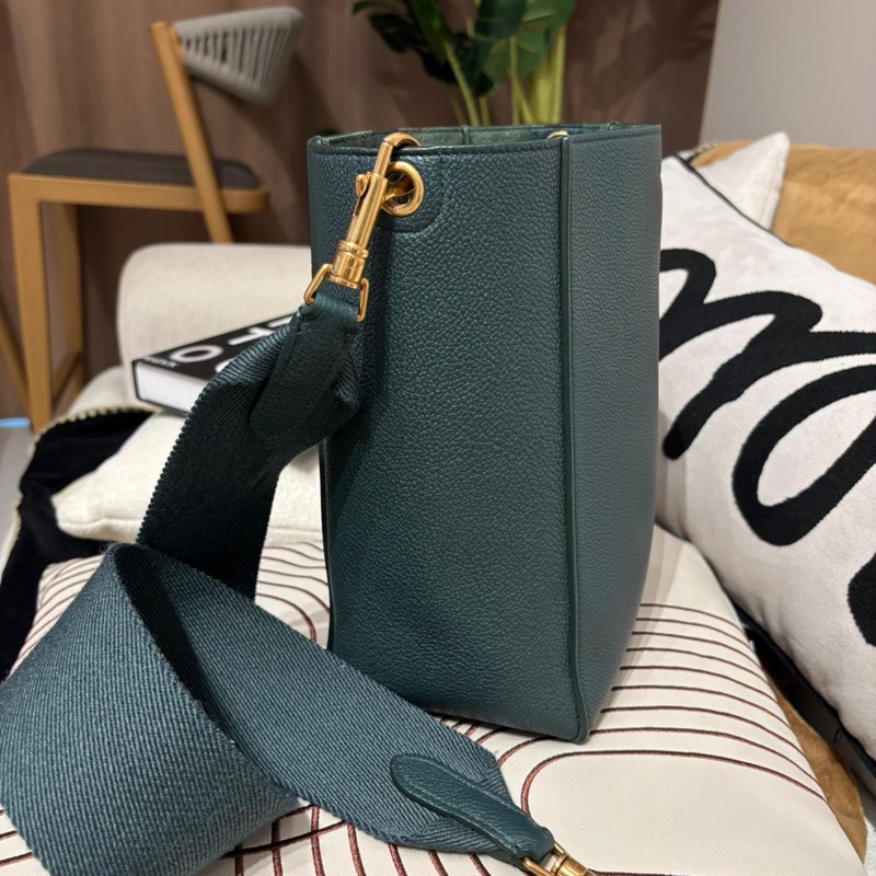CELINE SANGLE small calfskin Shoulder Bag Green-3