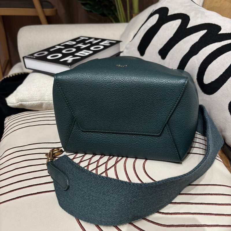 CELINE SANGLE small calfskin Shoulder Bag Green-8