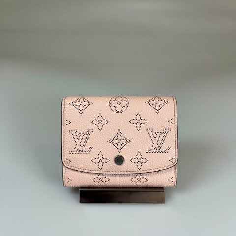 LV M82757/晶片款 粉色Mahina翻蓋短夾