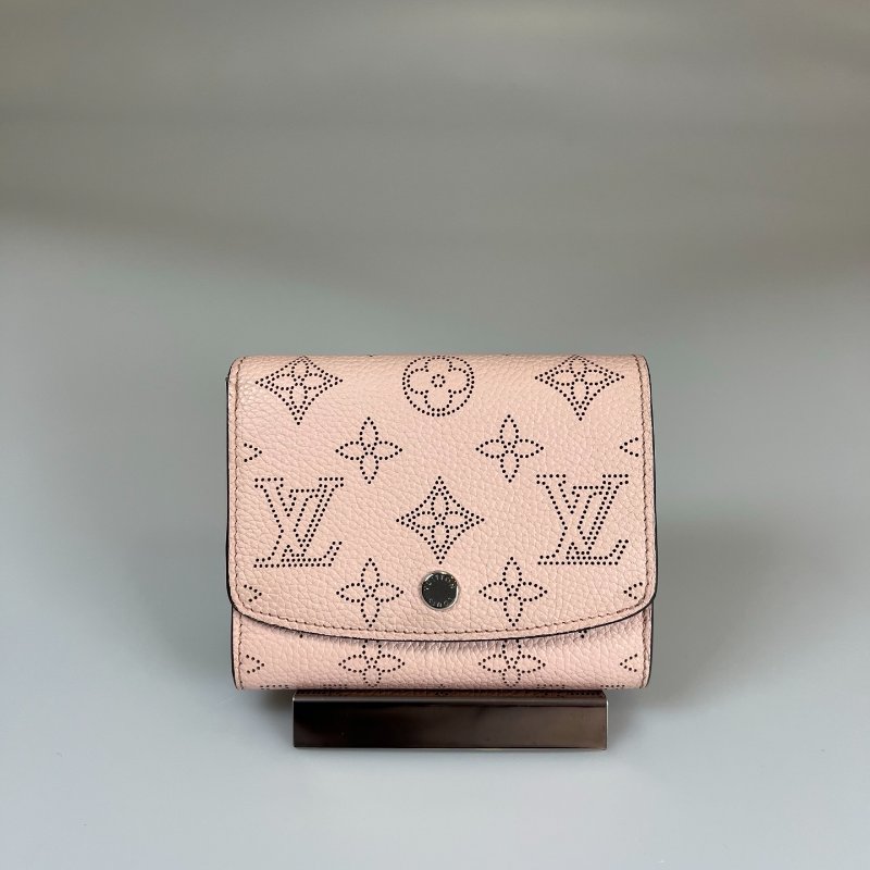 LV M82757/晶片款 粉色Mahina翻蓋短夾-0