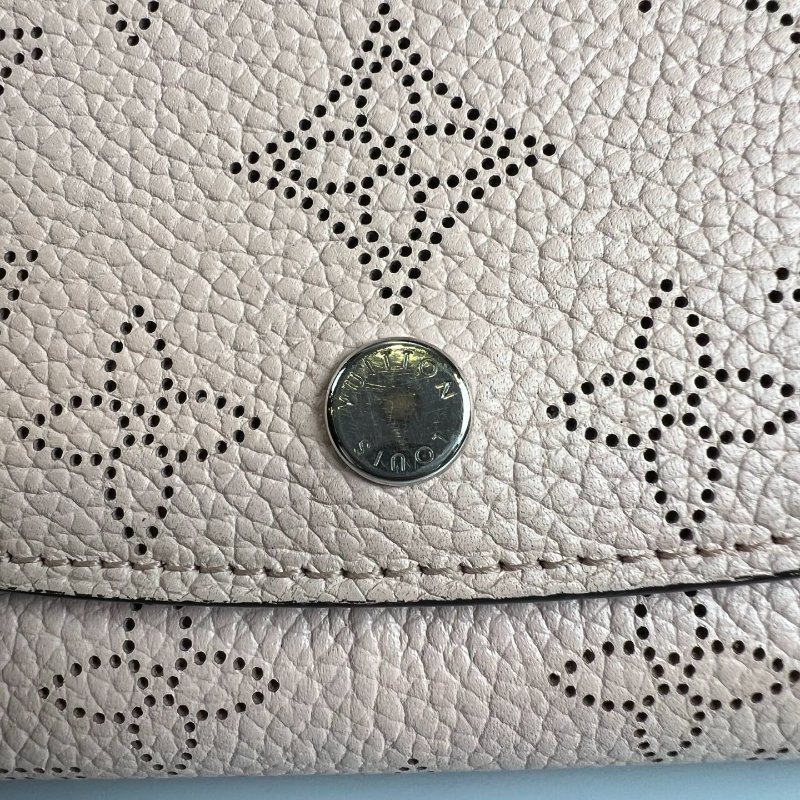 LV M82757/晶片款 粉色Mahina翻蓋短夾-9
