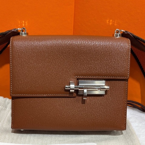 Hermès 愛馬仕verrou手槍包 金棕銀扣，y刻，山羊皮 底長17