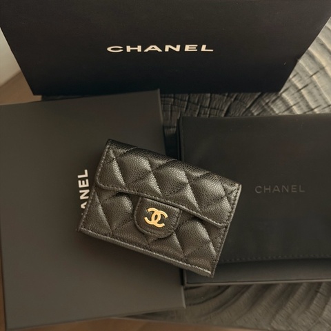 Chanel 荔枝皮黑色短夾 魚子醬
