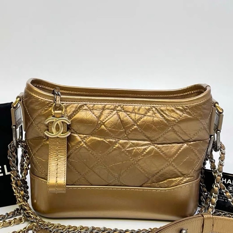 CHANEL 小號流浪 金色包身 金屬光澤皮革+經典菱格紋 20*16*8 98新配件保卡 塵袋-1