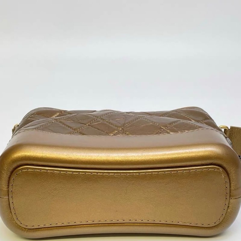 CHANEL 小號流浪 金色包身 金屬光澤皮革+經典菱格紋 20*16*8 98新配件保卡 塵袋-5
