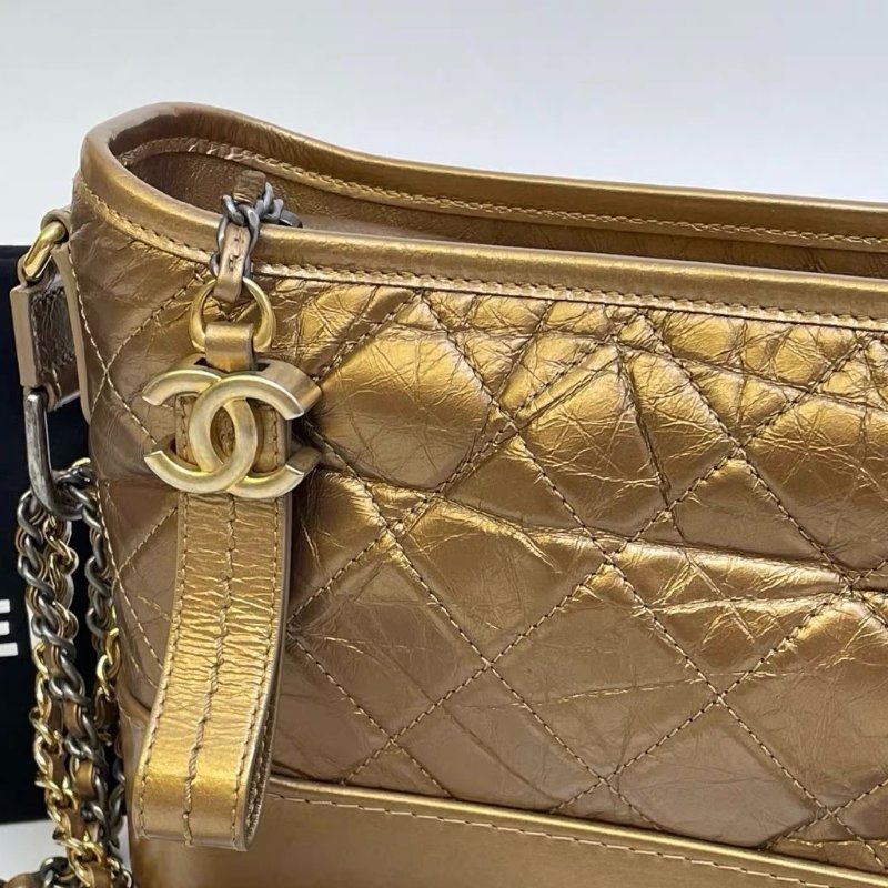 CHANEL 小號流浪 金色包身 金屬光澤皮革+經典菱格紋 20*16*8 98新配件保卡 塵袋-7