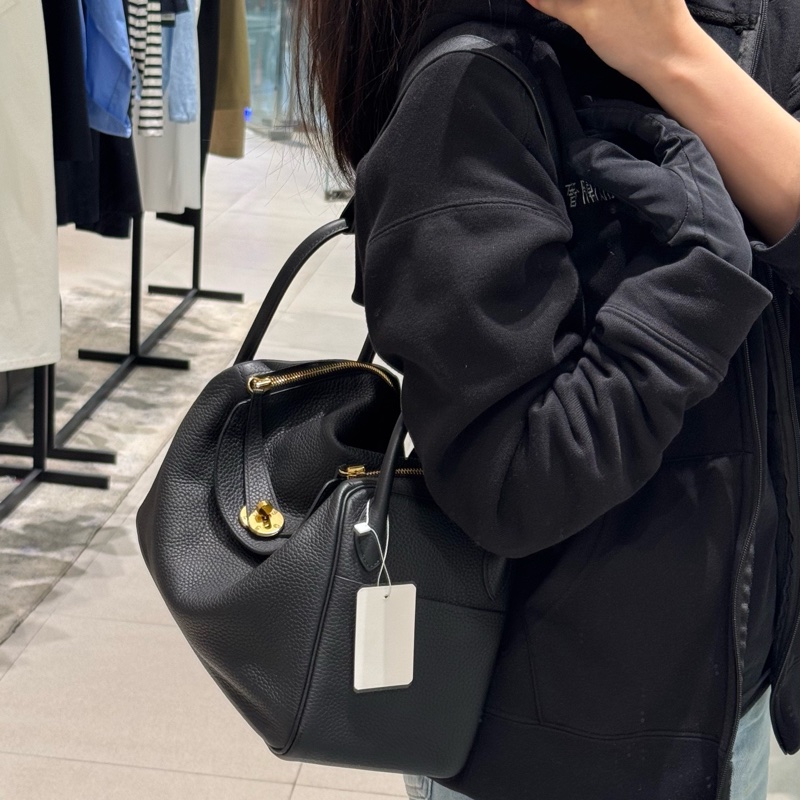 ✨99新 愛馬仕HERMES Lindy30手提包單肩包 黑色TC皮金扣Y刻 五金膜在-8