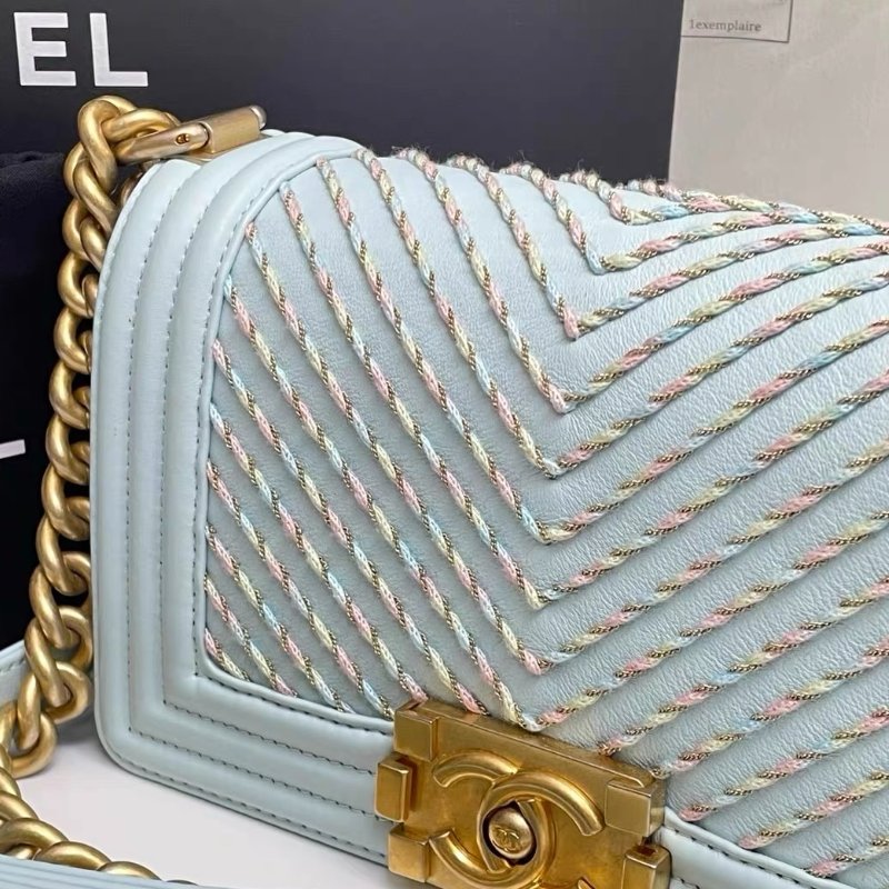 Chanel leboy小號  限量款 馬卡龍色 20*12*6 98新配件保卡塵袋-4