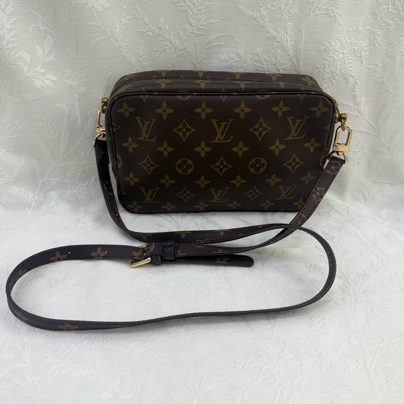 Louis Vuitton Crossbody Bag-0