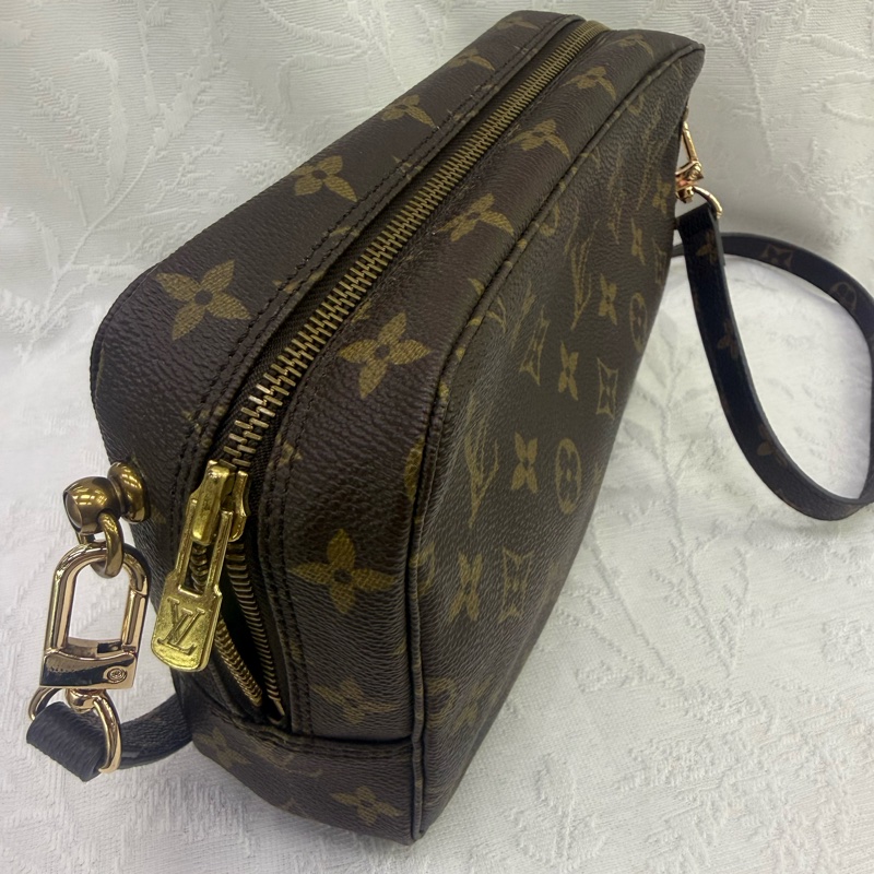 Louis Vuitton Crossbody Bag-2